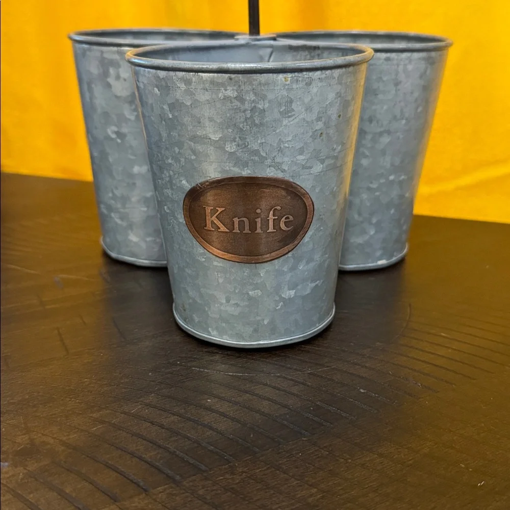 Farmhouse utensil holder
